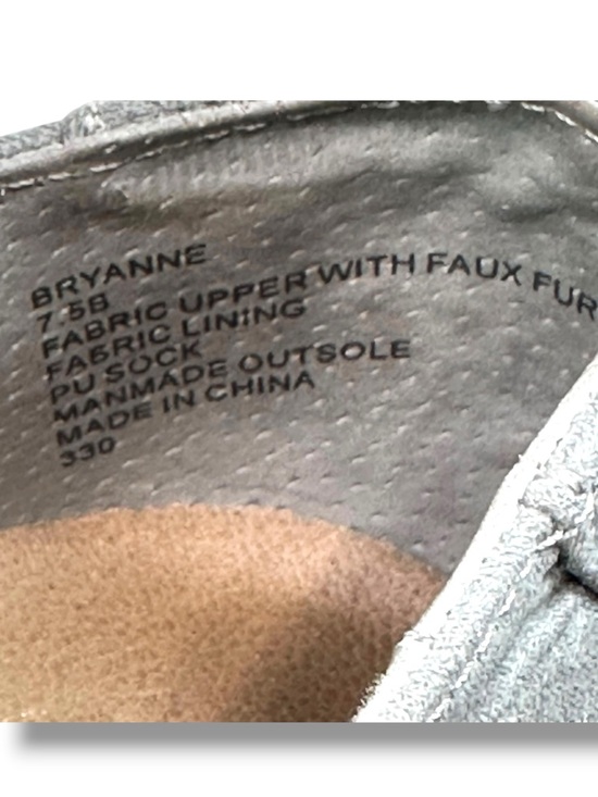 Steve Madden Bryanne Pom Pom Platform Sneakers Faux Fur Gray Size 7.5 - Picture 8 of 12